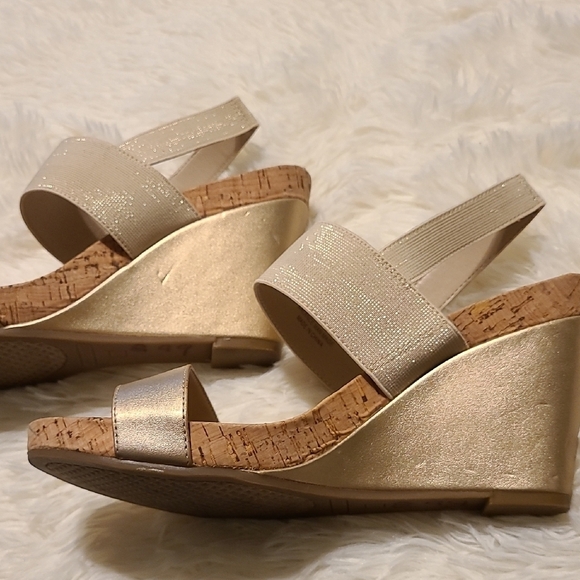 AEROSOLES Women's Gold and Tan Wedge 4" Sandals - Size 10M - Picture 6 of 12